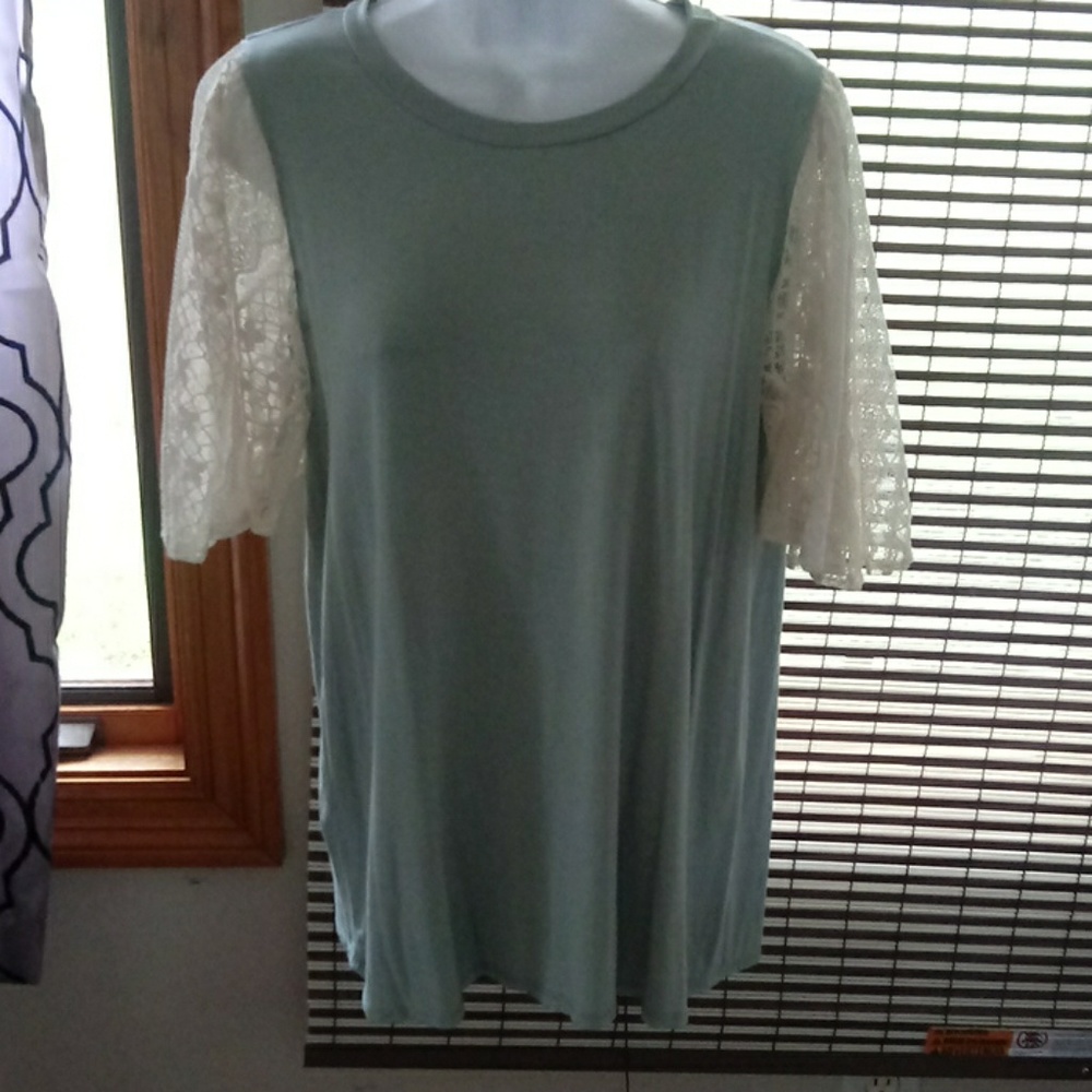 ❌Mint top with lace sleeves❌
